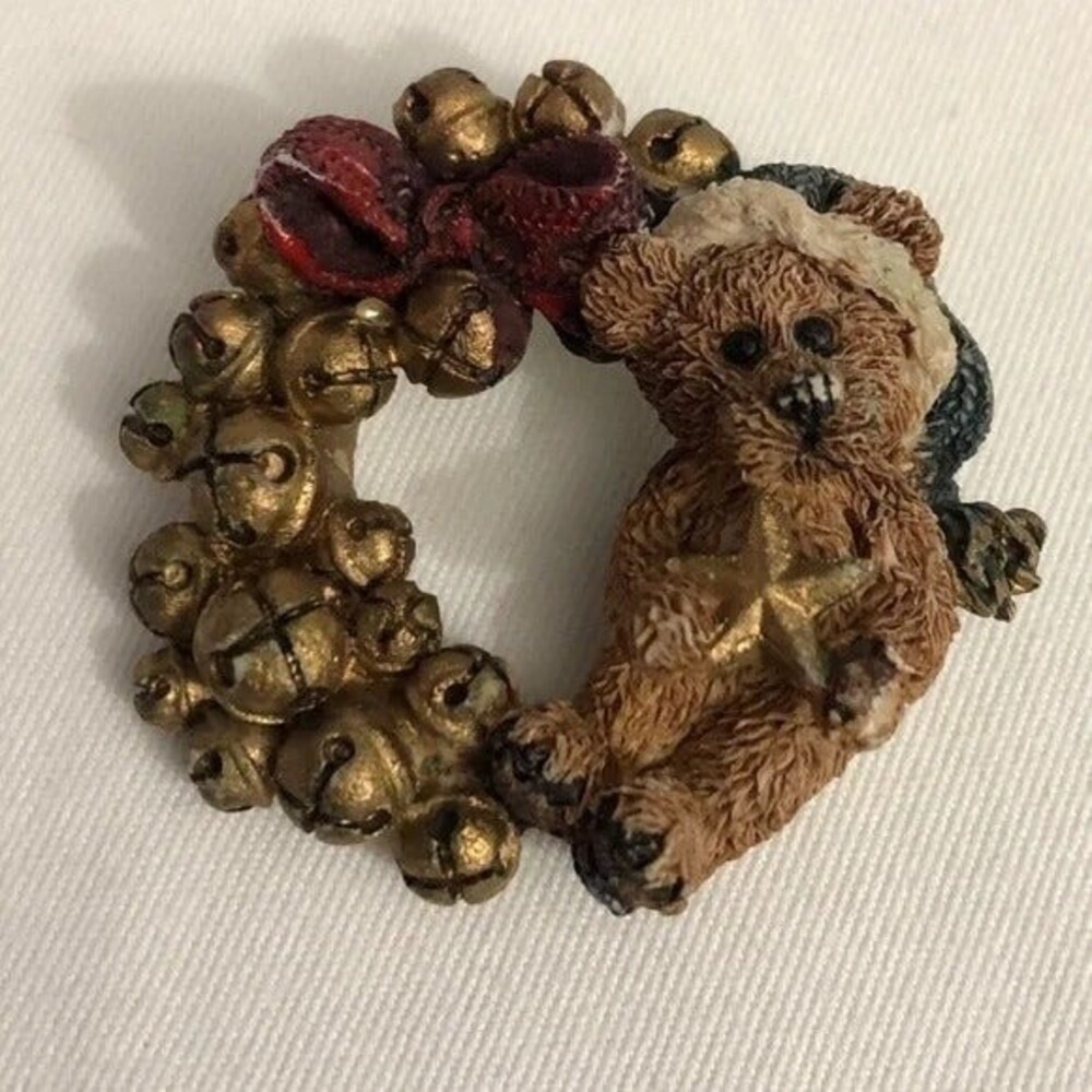 Holiday Wreath Teddy Bear Pin